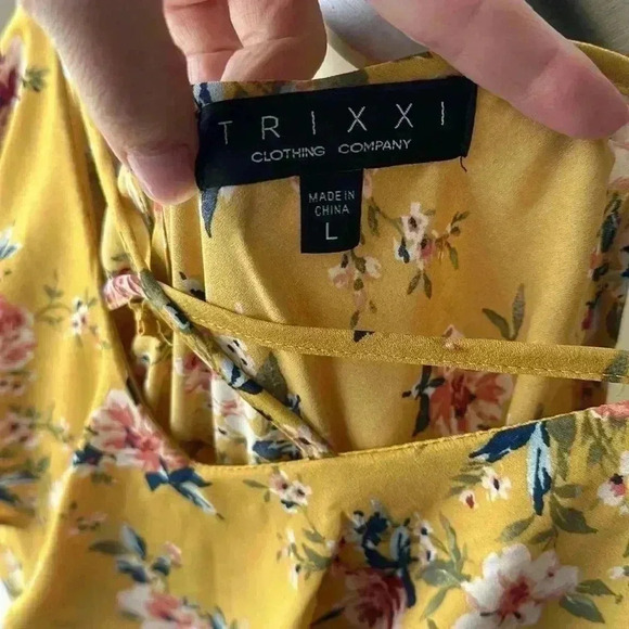 NWT size Large cropped yellow floral jumpsuit by Trixxi Clothing Company. - Picture 6 of 8
